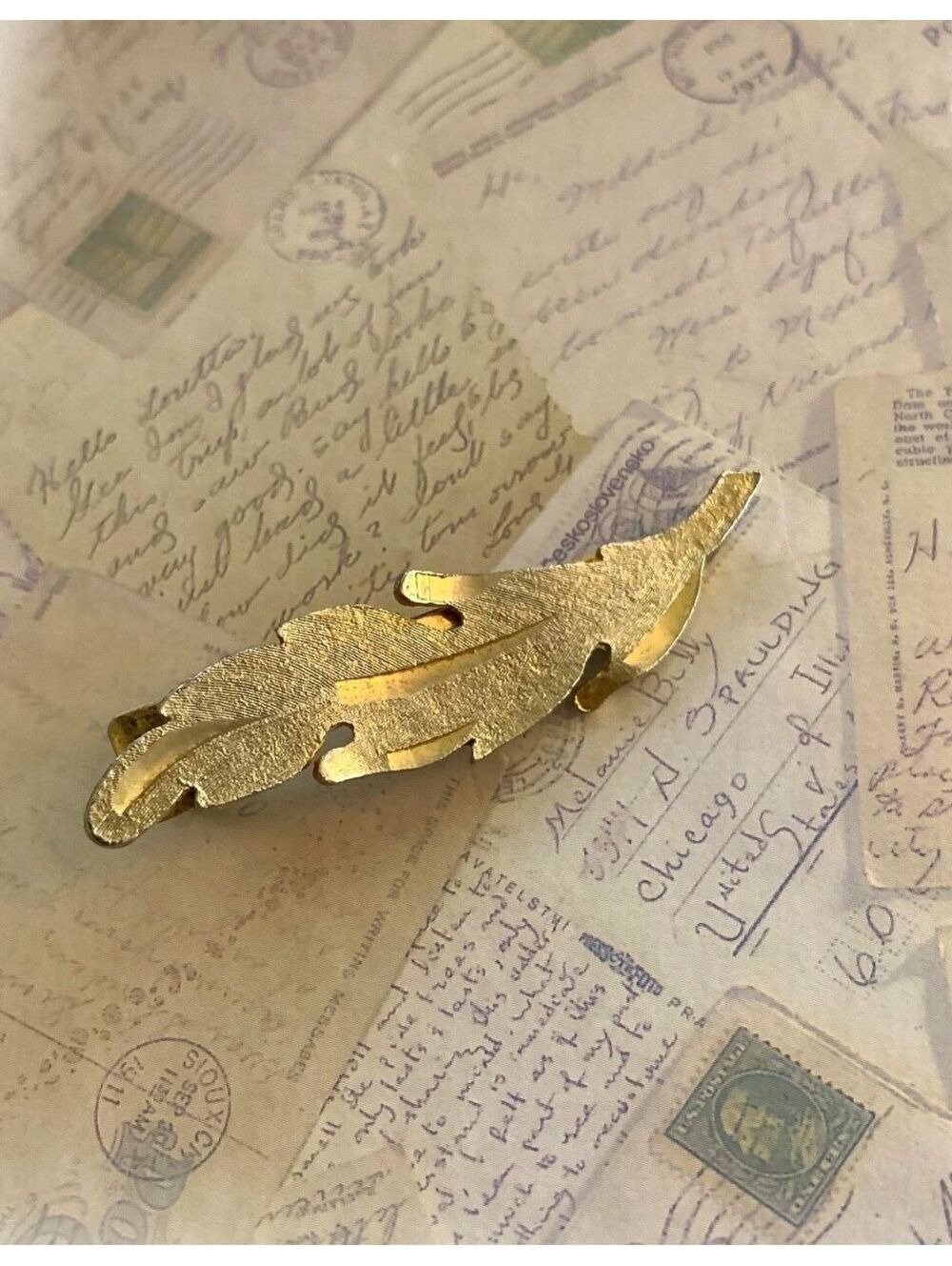 Vintage Chic Gold Leaf Hair Clip - Elegant & Stylish Accessory